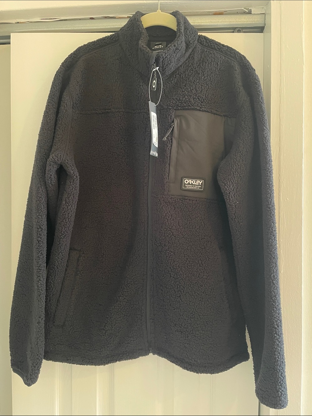 Oakley Snowdrift Mountain Fire Black Sherpa Full-Zip Jacket with Chest Pocket